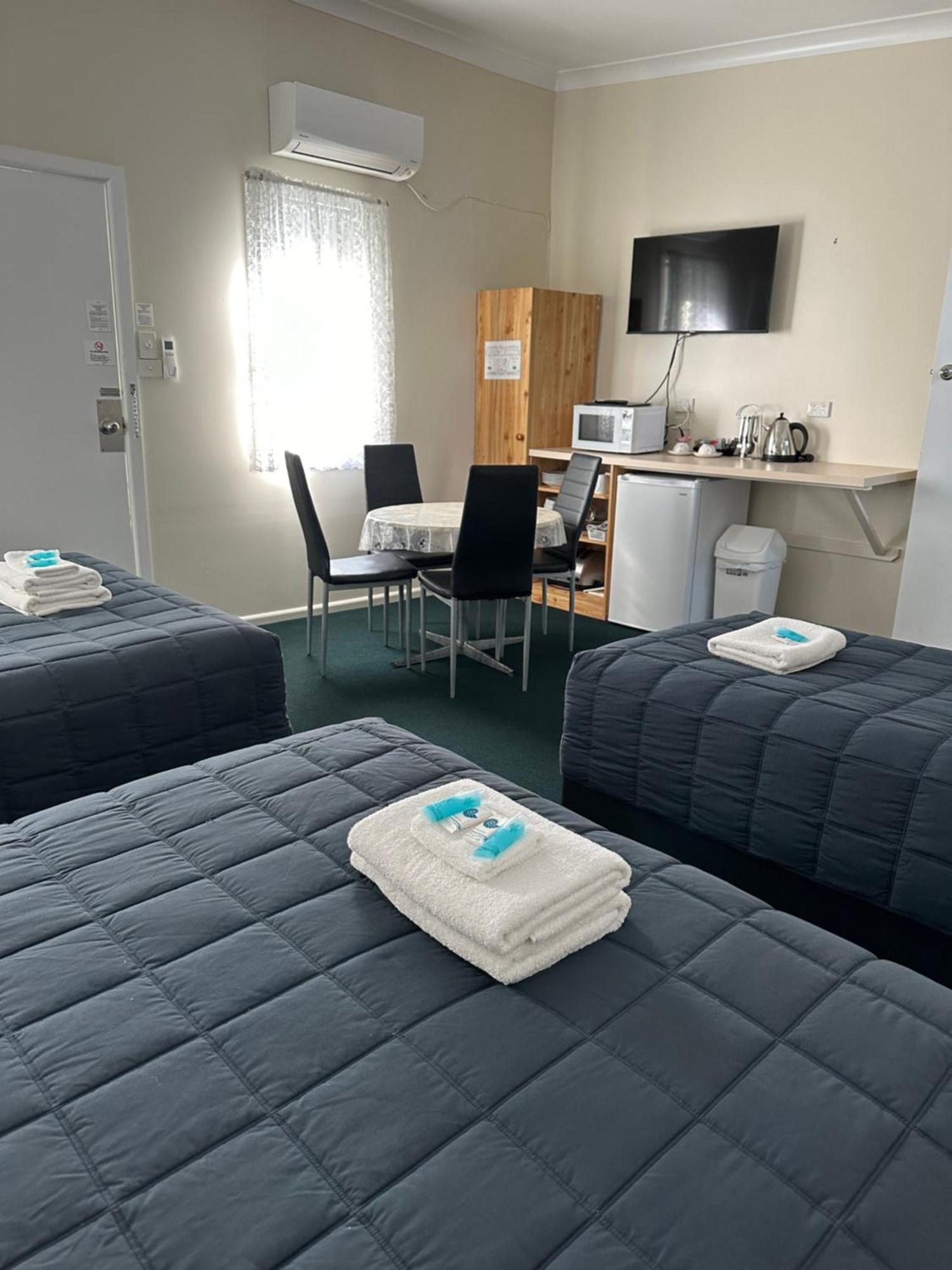 Fairway Lodge Motel Кемпси Экстерьер фото